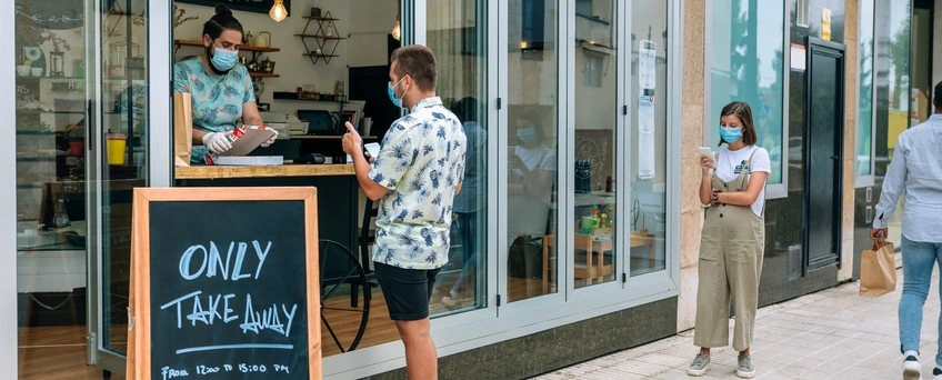 Americans Spending More at Restaurants, on Takeout